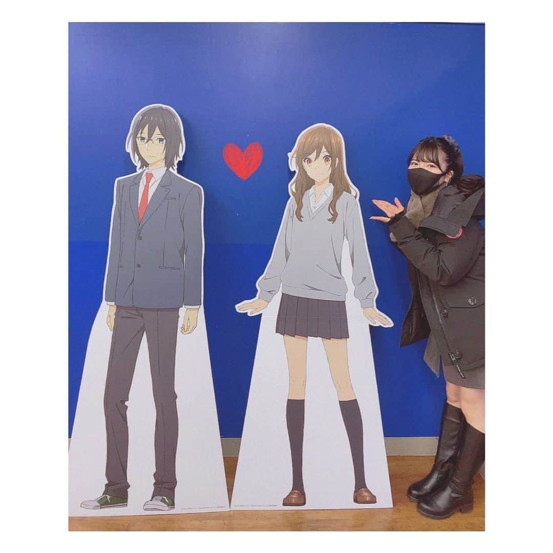 松崎博香のインスタグラム：「. 堀さんと宮村くんが好きすぎる🥺❤️  みんなはどんな1日を過ごしてましたか？  明日はバレンタインだね🍫 みんなが好きな人と過ごせますように…🐙  #ホリミヤ #ホリミヤ好きと繋がりたい #アニメイト #horimiya #horimiyaanime #호리미야」