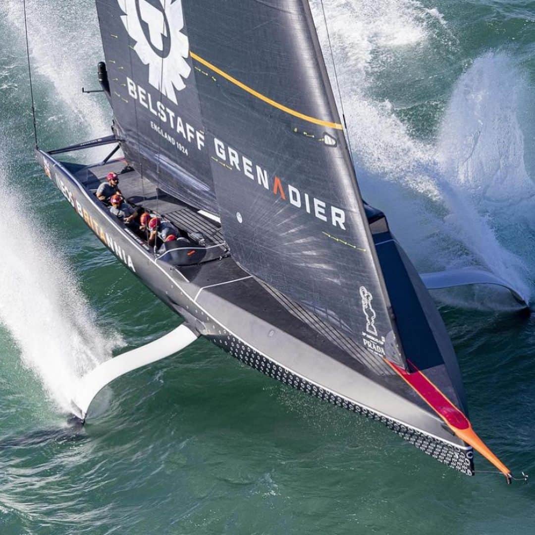 のインスタグラム：「A tough start for @ineosteamuk but still a long way to go ⛵️ #henrilloyd #americascup #sailing #racing」