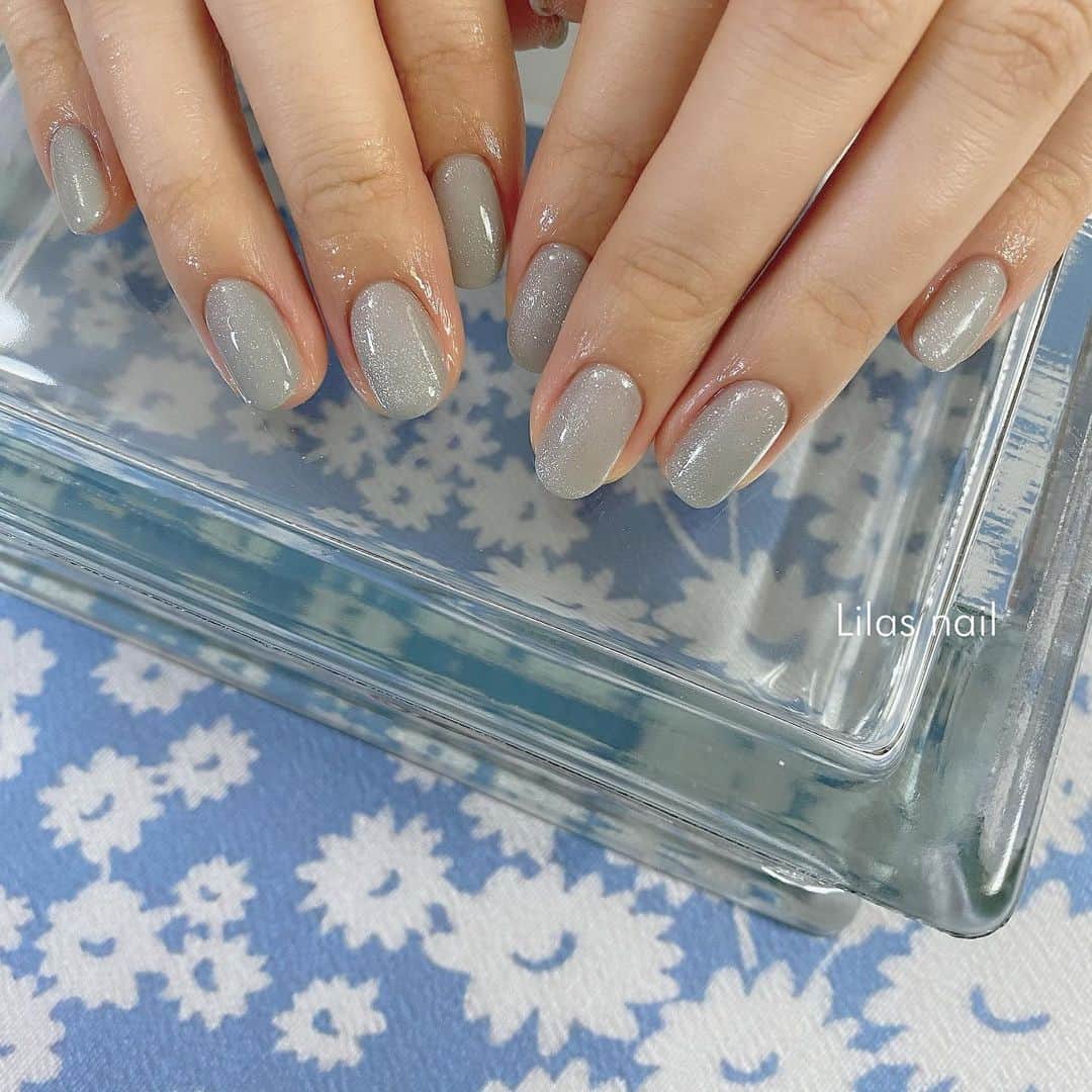 makoのインスタグラム：「* Celadon ♡ #girlynail #ガーリーネイル #ミラーネイル #glitternail #젤네일 #젤네일아트 #젤네일전문 #フレンチガーリー  #ギンガムチェック #ギンガムチェックネイル #オーダーチップ #ブライダルネイル #ワイヤーネイル  #セルフネイル #스누피네일아트 #左右非対称ネイル #ちょうちょネイル #蝶々ネイル #ヴィンテージネイル #水滴ネイル #オーロラネイル #フレンチネイル #冬ネイル #マットネイル #韓国ネイル #青磁色 #magnetnails」