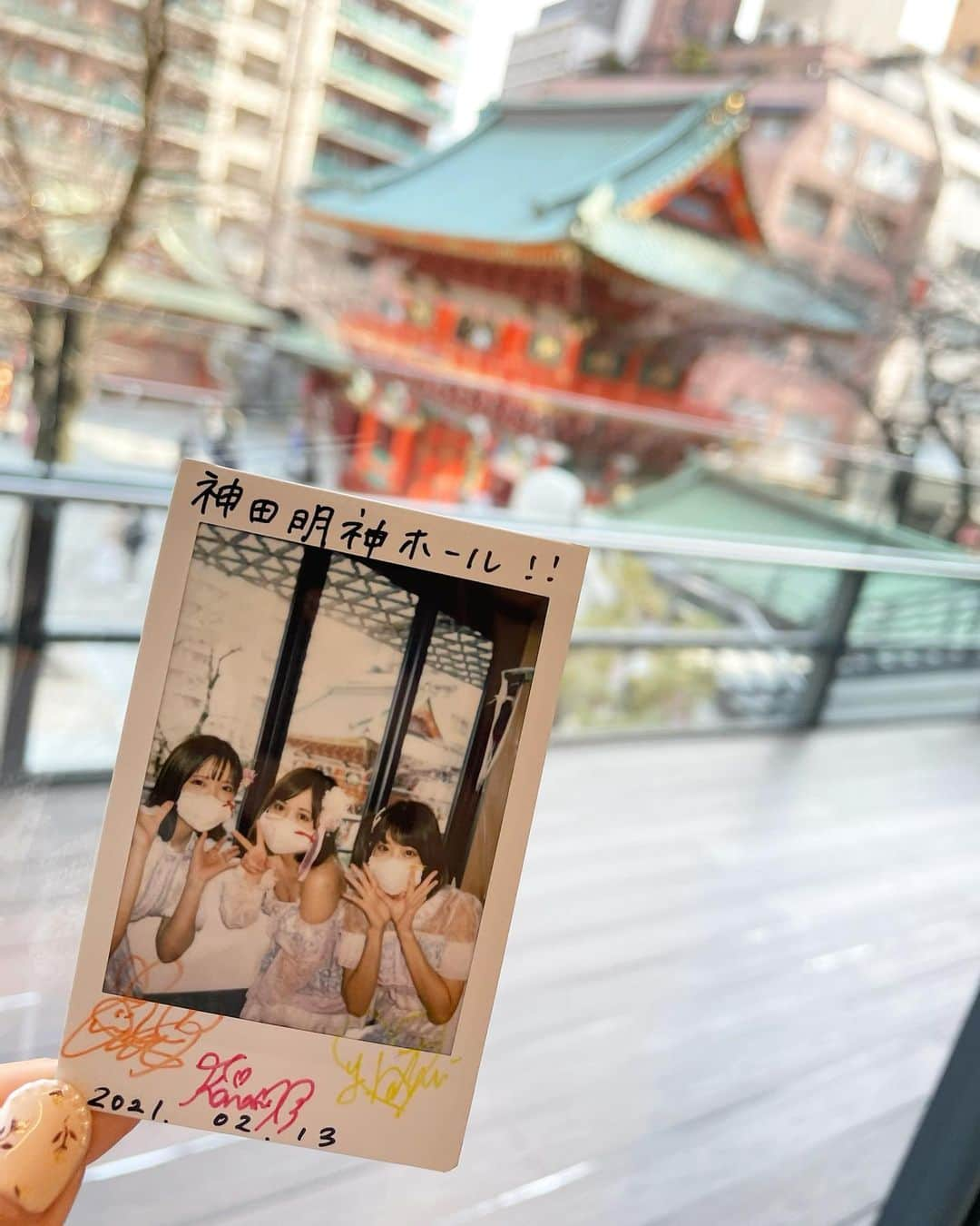 平松可奈子さんのインスタグラム写真 - (平松可奈子Instagram)「神田明神でライブでした⛩ おみくじを結ぶ所がね ハートの形でした💞可愛い〜！ 神田明神は勝負の神様がいるそうで 今年の御守りはこちらのにしました。 SKEの成人式で先輩達と成人式の 取材をした場所でもあり 久しぶりに訪れる事が出来て 嬉しかったです✨ . シュエラテのチョーカーニットの 写真映え具合が👏♡ 大人なシルエットがでるのも○ . #神田明神  #おみくじ　#シュエラテ」2月13日 19時29分 - 11kanaco14