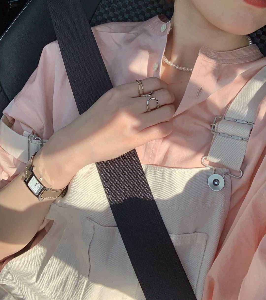 ukapiのインスタグラム：「⠀ ⠀ pink😘🍑💓 ⠀ 着た瞬間似合わへんゆわれた← でも着ちゃうよ✌️ 明日はバレンタイン🍫なので、 1日早いけどバレンタインcode💓 ⠀ ⠀ #slobeiena#スローブイエナ #バレンタインコーデ#サロペット」