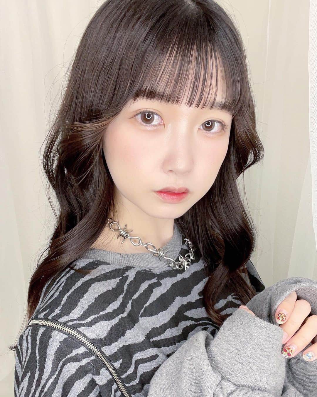七瀬ひなたのインスタグラム：「す（？）  #アイドル #地下アイドル #ヘアアレンジ #編み込みアレンジ #シースルーバング 自撮り界隈 #自撮り #自撮り女子 #写真好きな人と繋がりたい #ファインダー越しの私の世界 #被写体モデル  #白加工 #淡色女子 #サロモ  #ツインテール #プリント倶楽部 #量産型 #地雷女 #ぱっつん前髪 #韓国ヘア #オルチャン #巻き髪」