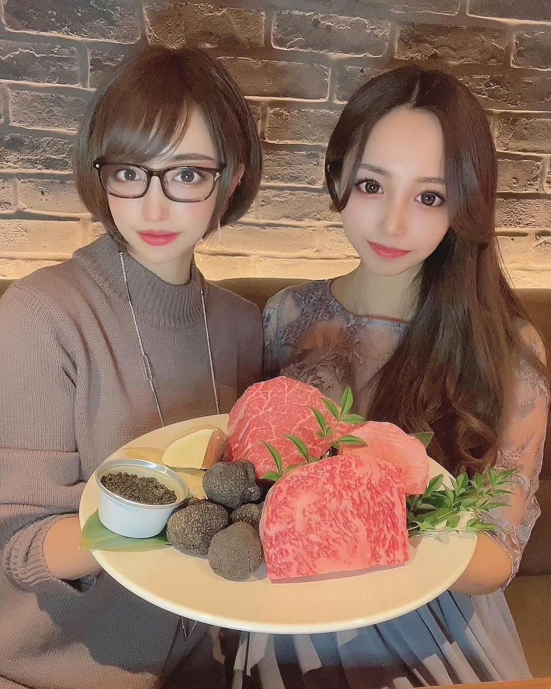 のインスタグラム：「さき吉と表参道のうしごろ 行ってきたよ🐥✨ 【@ushigoro_yakiniku】 極みコース頼んだんだけど どれも美味しすぎてやっぱうしごろは ハズレ無し😭💕また行こうね🥺🥩 . #うしごろ#ushigoro #うしごろ表参道店 #ushigorobambina #ushigorokan#焼肉」
