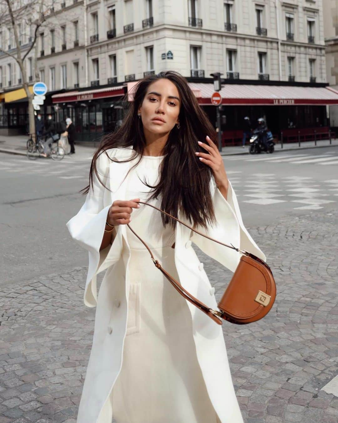 Tamara Kalinicさんのインスタグラム写真 - (Tamara KalinicInstagram)「From morning into the Moonlight with my new @fendi bag #FendiMoonlight #Suppliedby」2月13日 19時47分 - tamara