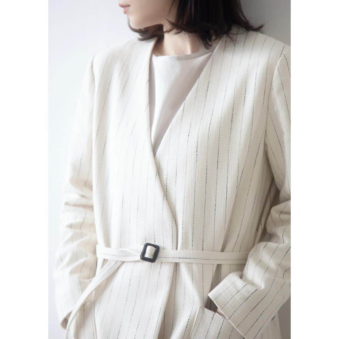 INDIVIのインスタグラム：「- new items -﻿ ﻿ ﻿ 凹凸感のある自然な表情感のある素材。﻿ 適度なストレッチ性もあるので、快適な着心地も実現しました。﻿ オン、オフシーンを選ばず使用できるジャケットです。﻿ ﻿ ﻿ ✴︎jacket.¥41,800(税込)﻿ ✴︎no.127-42040﻿ ﻿ ＿＿＿＿＿＿＿＿＿＿＿＿＿＿＿＿﻿ 【セレモニーアイテム10倍キャンペーン開催中!!】﻿ 2/3(wed)-2/16(tue)までの期間中、﻿  対象のセレモニーアイテムがポイント10倍に！﻿ 春の入卒式や、お仕事シーンにもぴったりなアイテムをお得にご案内。﻿ ぜひチェックしてみてください！﻿ ﻿ ﻿ #INDIVI﻿ #インディヴィ」