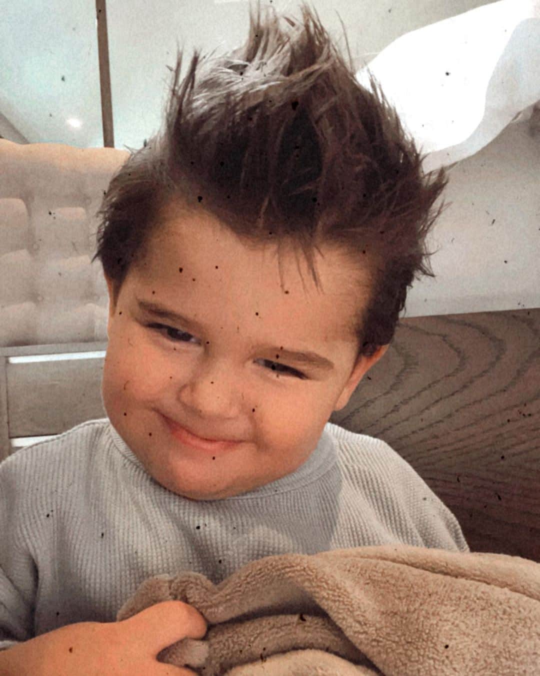 ナタリア・ベッカーのインスタグラム：「Nosso gurizinho amado ❤️ a cara do papai nessa foto! @alissonbecker」