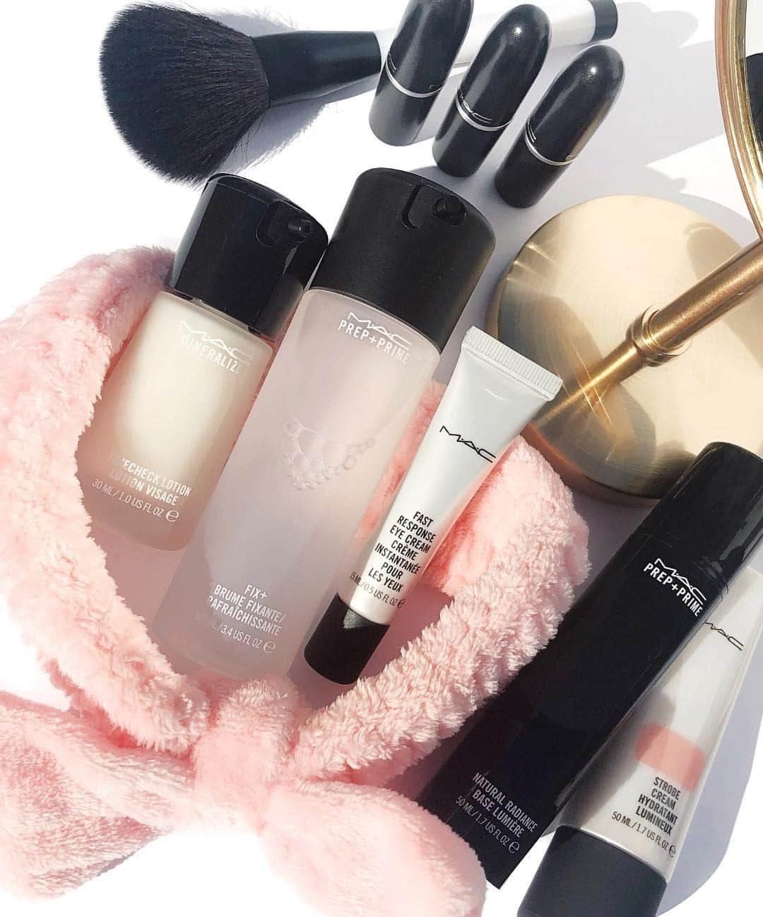 M·A·C Cosmetics UK & Irelandさんのインスタグラム写真 - (M·A·C Cosmetics UK & IrelandInstagram)「It’s Galentine’s Day and we’re staying IN IN 👇 Zoom in with the GALS tonight + wipe away the week with:  🖤Mineralize Timecheck Lotion blurs lines and visible shrinks pores⁠ 💧Fix+ hydrates and refreshes skin⁠ 🙌Prep + Prime Natural Radiance illuminates and creates a smooth canvas⁠ ✨Fast Response Eye Cream de-puffs and reduces dark circles⁠ ⁠ Drop a 💗 if you LOVE these products⁠ regram @msjuicyy⁠ #MACCosmeticsUK #MACCosmetics #MACSkincare #GalentinesDay #Skincare #FixPlus #PrepAndPrime #EyeCream #Makeup #Beauty⁠」2月13日 20時01分 - maccosmeticsuk