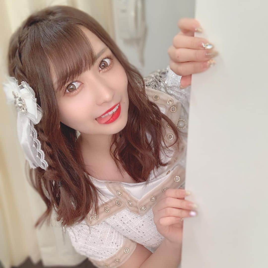 太田里織菜のインスタグラム：「. . ひょっこり♡♡♡ . 歯並び綺麗✩°｡⋆⸜(ू｡•ω•｡)笑 . #らぶどる」