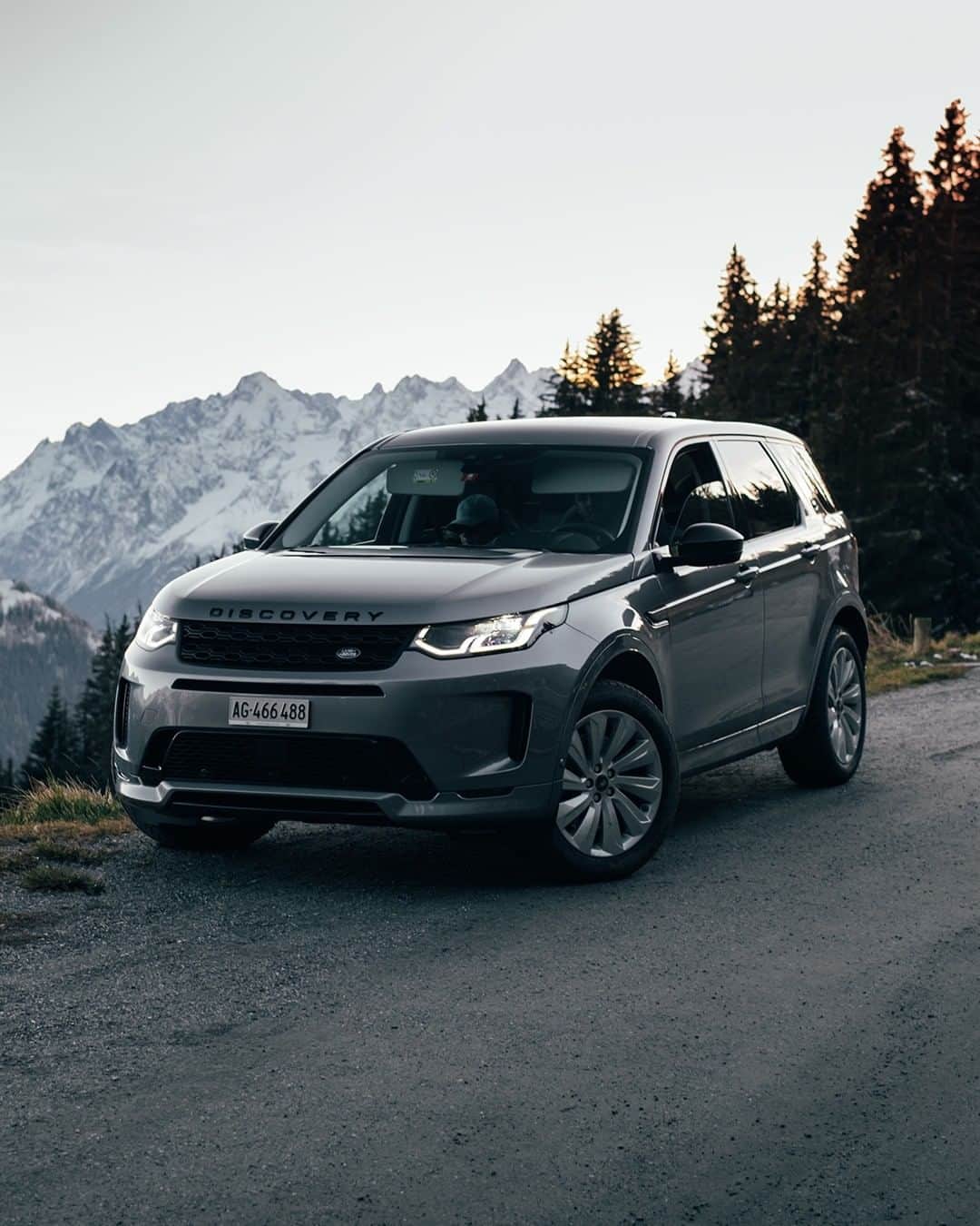 Land Roverさんのインスタグラム写真 - (Land RoverInstagram)「#LandRover #DiscoverySport - raise your adventure game higher than ever. @carscreation   #LandRover #DiscoverySport #Adventure #FamilyAdventure #4x4 #Carsofinstagram #Technology」2月13日 20時00分 - landrover