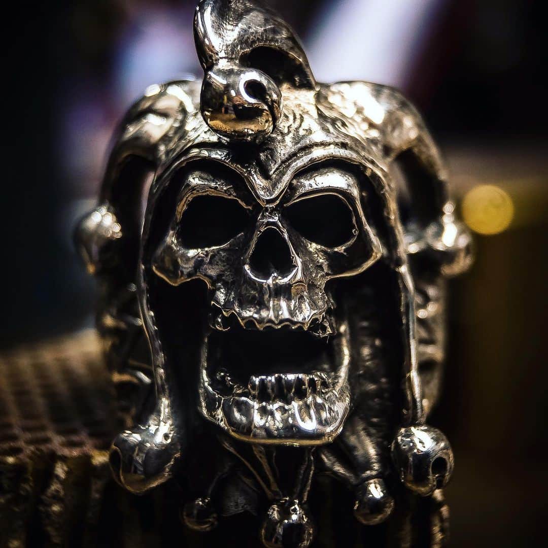 のインスタグラム：「15% Off everything online will end soon! #jewellery #shop #london #coventgarden #gothic #skull #jester #rocknroll #silver #gold #heavymetal」