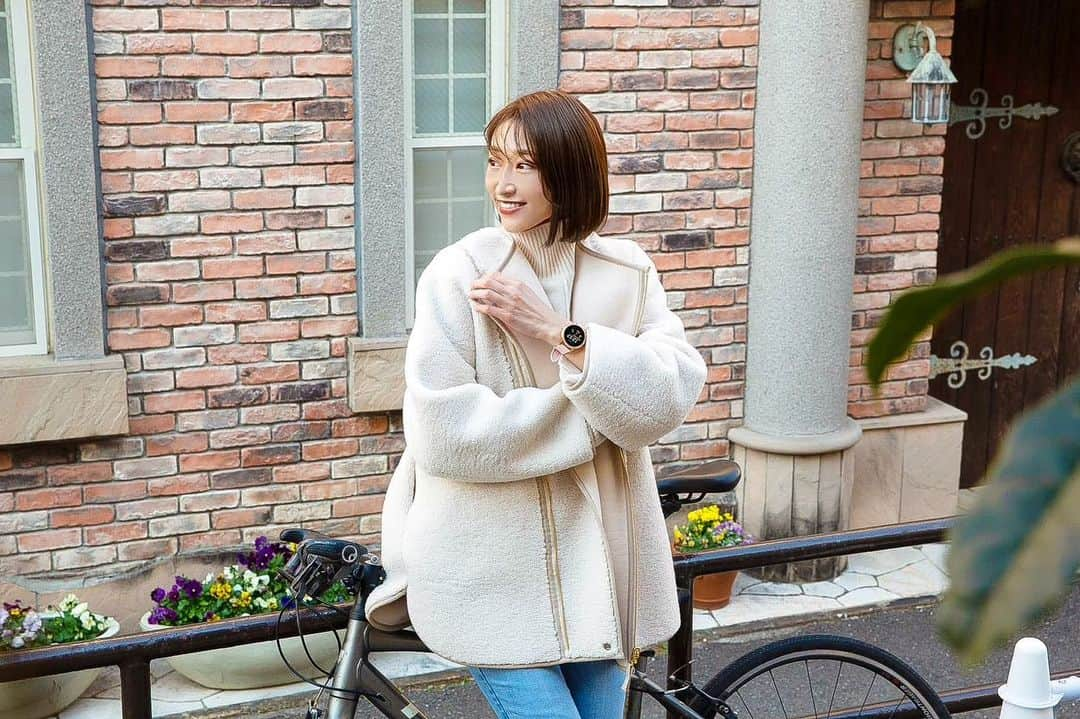 三井菜那さんのインスタグラム写真 - (三井菜那Instagram)「⌚️  @fashionsnapcom の撮影にて @fossil の新作スマートウォッチ「ブラッシュシリコン」をお試し♩  Google Fitを使って、 サイクリングをはじめ いろんなアクティビティのトラッキングが可能なスマートウォッチ。 心拍数や消費カロリー数も簡単にみれるから、 トレーニング中もささっと確認できて便利っ🧘‍♂️  ゴツすぎないから、 普段使いも◎  それにしてもこの日、 顔むくみまくりでびっくり😇  #FOSSIL#フォッシル#fossilstyle#FossilSmartwatch#スマートウォッチ」2月13日 20時18分 - nana.0312