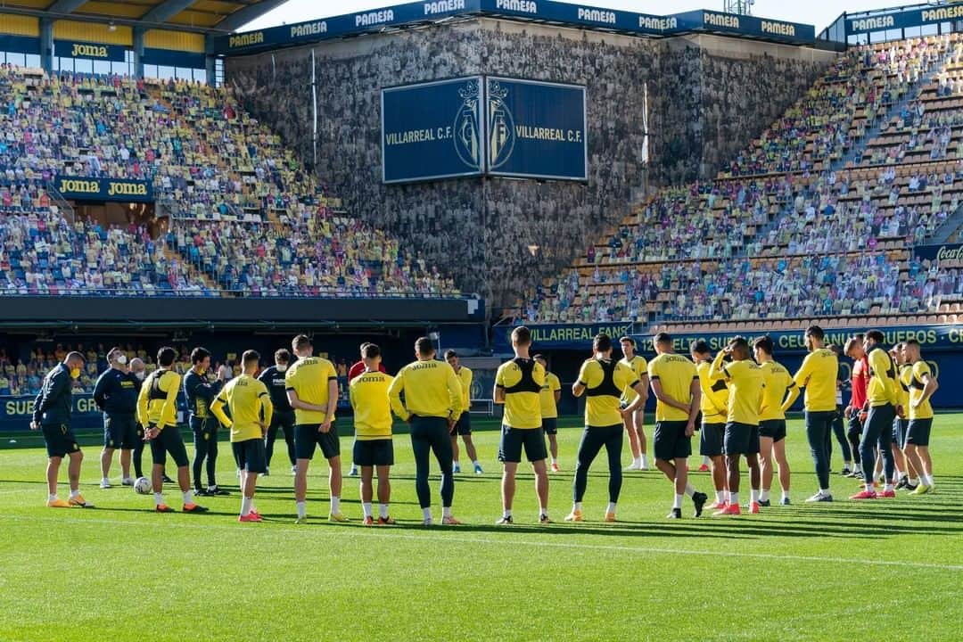 ビジャレアルCFのインスタグラム：「¡Listos para el #VillarrealRealBetis 🟡🔵!  Ready for #VillarrealRealBetis 🟡🔵!  #villarreal #laliga #estadiodelaceramica #football #futbol #soccer」