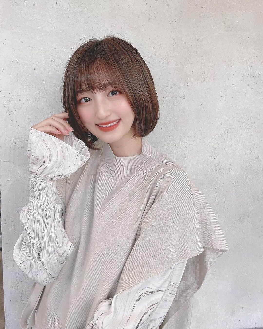 のインスタグラム：「﻿ ﻿ ﻿ ﻿ 今の気分は 長めボブのワンカール〜﻿ ﻿ ﻿ ﻿ ﻿ということで私の月に1回の幸せな時間 カットと髪質改善トリートメントを﻿ してもらいに　@shige.hair さんのところへ✨﻿ ﻿ ﻿ サラサラだしカットも丁寧で﻿ みんなのなりたい髪の毛になれるよ💐﻿ ﻿ ﻿ ﻿ #美容院#ボブヘアー#ボブスタイル#ヘアスタイル」