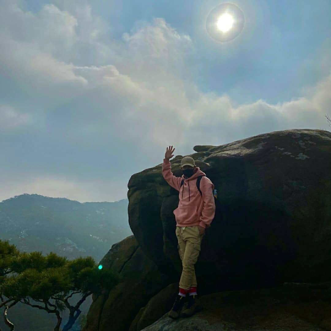 イ・ジフンさんのインスタグラム写真 - (イ・ジフンInstagram)「#관악산  왜 이좋은걸 이제 알게됐을까?  우리나라 백대산을 다 보고오고싶다 더 늦기전에 시작해봐요 몸과 정신이 맑아진답니다  am8~pm1 관음사-->연주대」2月13日 20時12分 - _leejeehoon
