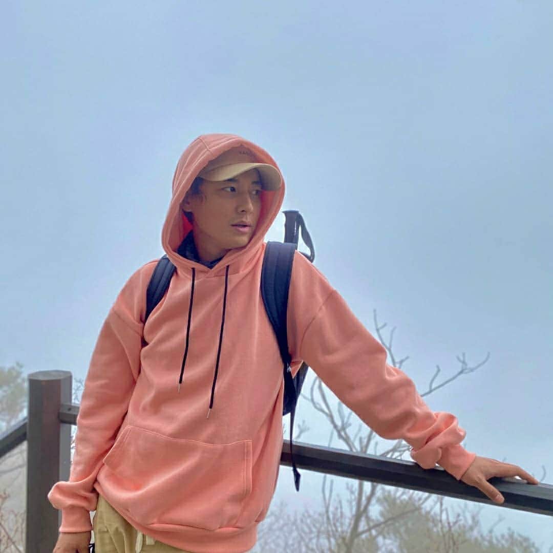 イ・ジフンさんのインスタグラム写真 - (イ・ジフンInstagram)「#관악산  왜 이좋은걸 이제 알게됐을까?  우리나라 백대산을 다 보고오고싶다 더 늦기전에 시작해봐요 몸과 정신이 맑아진답니다  am8~pm1 관음사-->연주대」2月13日 20時12分 - _leejeehoon