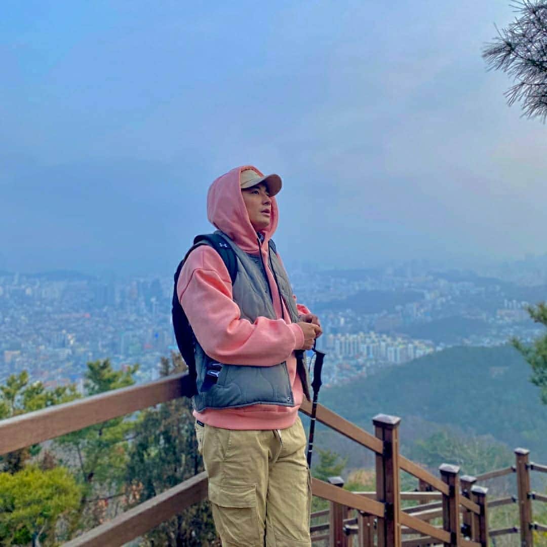 イ・ジフンさんのインスタグラム写真 - (イ・ジフンInstagram)「#관악산  왜 이좋은걸 이제 알게됐을까?  우리나라 백대산을 다 보고오고싶다 더 늦기전에 시작해봐요 몸과 정신이 맑아진답니다  am8~pm1 관음사-->연주대」2月13日 20時12分 - _leejeehoon