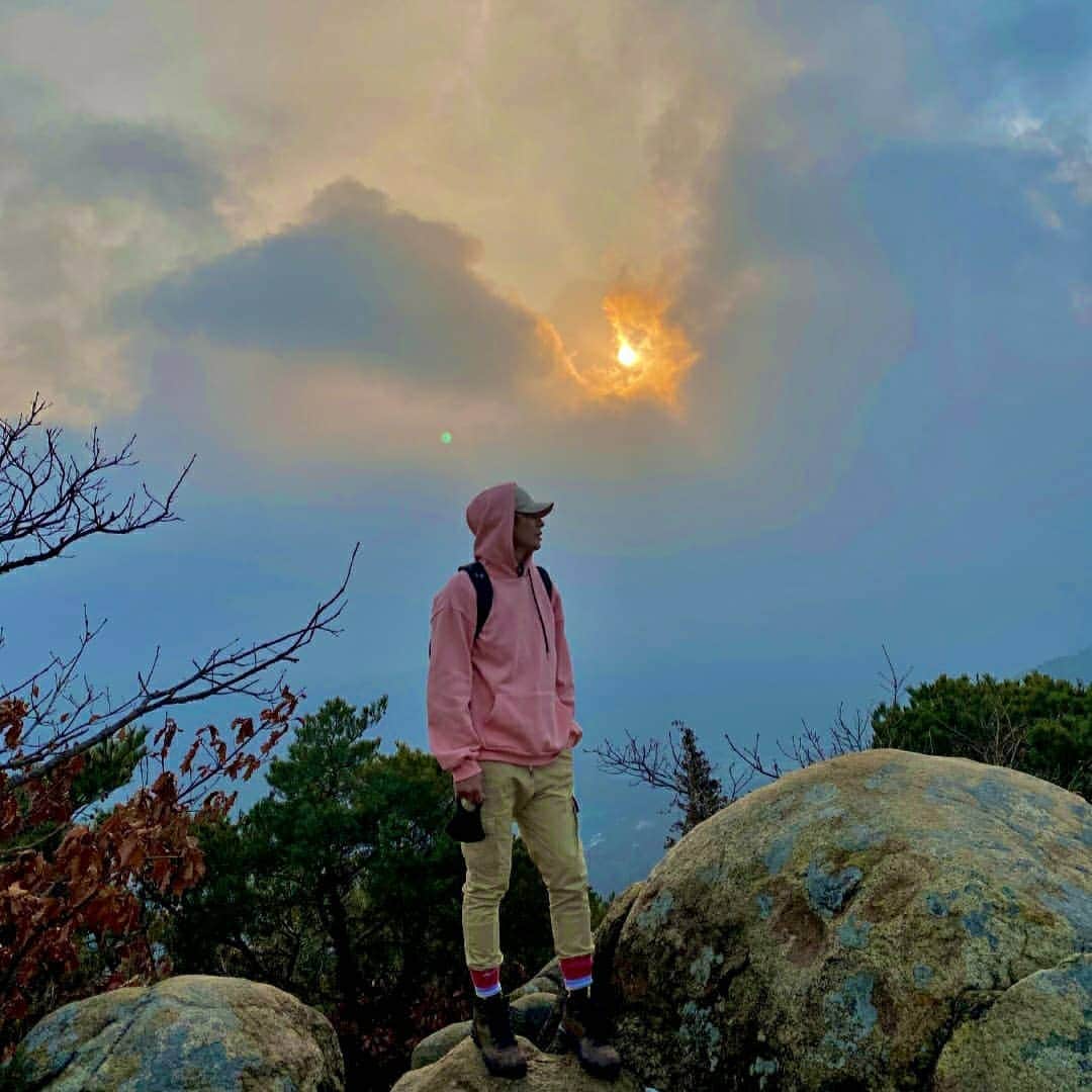 イ・ジフンさんのインスタグラム写真 - (イ・ジフンInstagram)「#관악산  왜 이좋은걸 이제 알게됐을까?  우리나라 백대산을 다 보고오고싶다 더 늦기전에 시작해봐요 몸과 정신이 맑아진답니다  am8~pm1 관음사-->연주대」2月13日 20時12分 - _leejeehoon