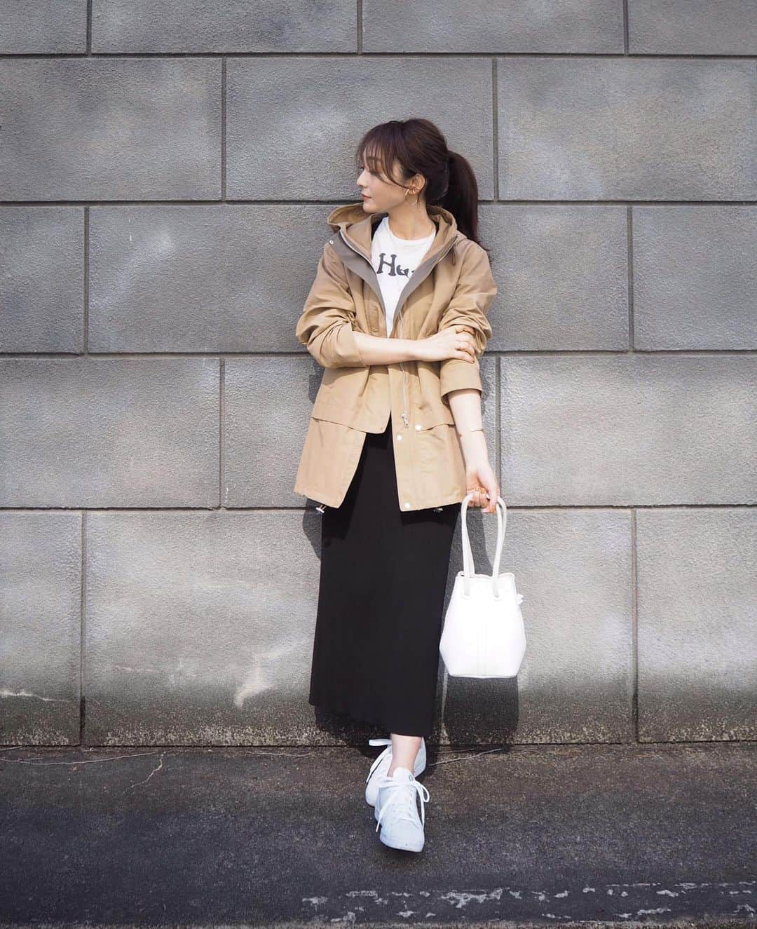 yoko178loveさんのインスタグラム写真 - (yoko178loveInstagram)「#coordinate ． ． バックフリルが可愛い @marechalterre_official の マウンテンパーカー ． 暖かくなってきたから 軽めのアウターにスライド✨ ． ． インナーはロゴT＋カーディガンで 朝夕の気温差対策しました☺︎ ． ． outer  #marechalterre  T-shirt  #madisonblue  cardigan  #urs_styling  bag  #vasic  ． ． #マウンテンパーカー #マルシャルテル #春アウター #大人カジュアル #ロゴt #大人カジュアル #春コーデ #instafashion #ootdfashion」2月13日 20時14分 - yoko178love