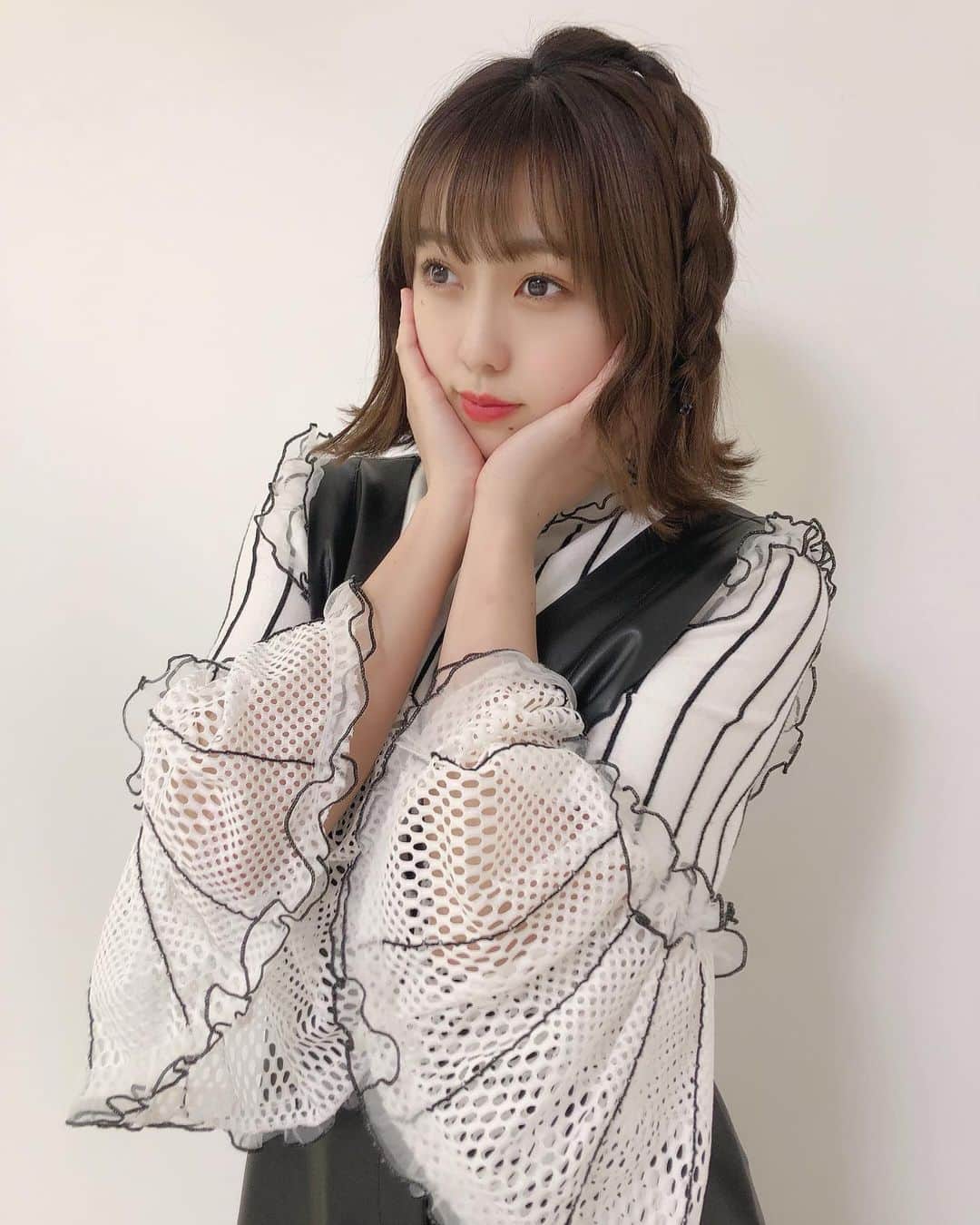 澤田桃佳のインスタグラム：「トーク会の服❤︎ バレンタインぽくフワフワ 参加してくれて有難う☺︎」