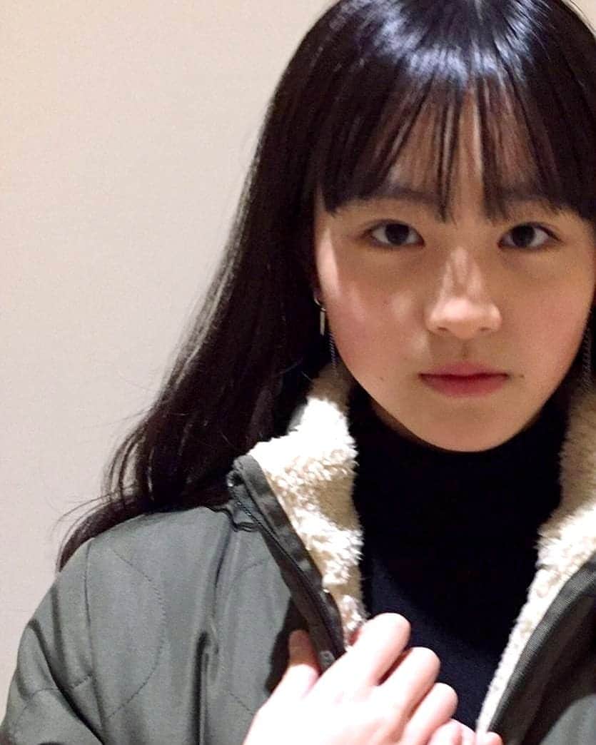 丸本凛のインスタグラム：「高校生になるのでアンドロイドからiPhoneにしようか悩み中😖 #photooftheday#instagood#丸本さんだぞ#イヤリング#お気に入り」
