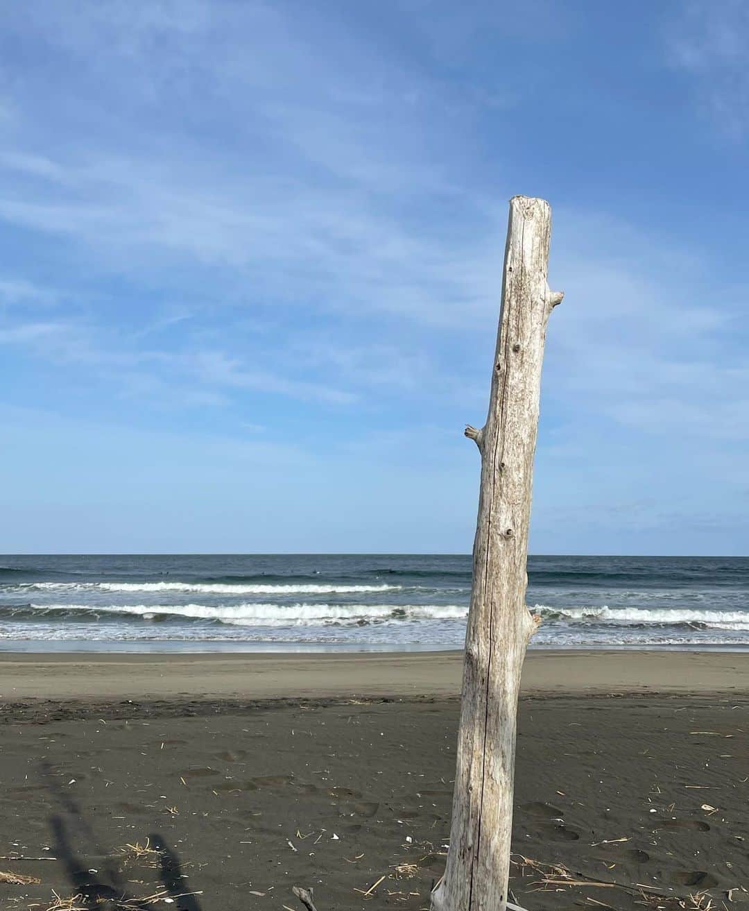 栗山遥さんのインスタグラム写真 - (栗山遥Instagram)「とっても気持ちの良い日♡ 久しぶりに良い波でサーフィンできて、 風もなくて、浮いているだけで幸せだった🌹 一年中自然を肌で触れられて、関われることが本当に嬉しい 美しい日をありがとう🌹🤍」2月13日 20時28分 - harukakuriyama
