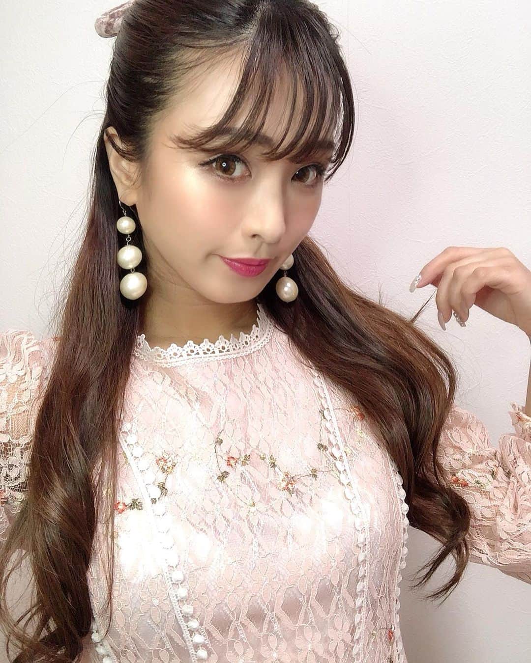 Fujikoのインスタグラム：「明日のバレンタインライブ🥨  是非是非来て欲しいな♡  冬のバラードもそろそろ今月来月がラストチャンス💓  最終予約受付中！  コースも通じて4800円のコースが2800円で召し上がって頂けるスペシャルお得な日💕  私も気合い満々の衣装で 盛り上げます❣️❣️  会場　ベーネリガーロ @beneregalo   2021年2月14日 Valentine Special dinner Live 会場　ベーネレガーロ Open 17:00 Start 18:30 チケット 3,000円 【飲食は別途です、コースなどもご希望の方は是非素敵なディナーを🍽】  Fujiko✖️坂野雄亮がお届けする スペシャルライブをバレンタインチョコより甘くお届けします😖❤️  チケット🎫 https://form1ssl.fc2.com/form/?id=a7bc7b25799f9d83  DMからも受付中⚡️  #Fujiko#ラブソング#Love#music#Live#バレンタイン#Happy」