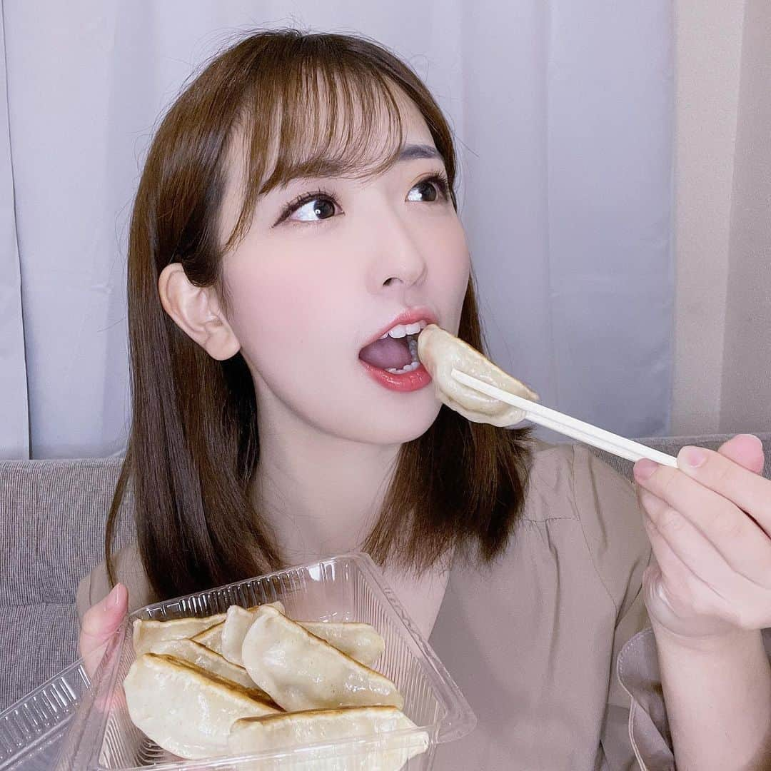 井口眞緒さんのインスタグラム写真 - (井口眞緒Instagram)「餃子が食べたいなーと思って 行きつけのダンダダンさんに行ったら ラストオーダーだったので テイクアウトしてきました！🥟  やっぱり、ダンダダンさんの麻婆豆腐は最高🍺」2月13日 20時48分 - iguchi.mao