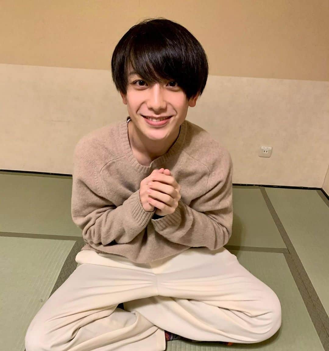 小西詠斗のインスタグラム：「・ 皆さん今日もお疲れ様でした🍥  ミュージカル黒執事！ドキドキワクワク 3月から！お楽しみに。 #黒執事　#生執事　#シエル」