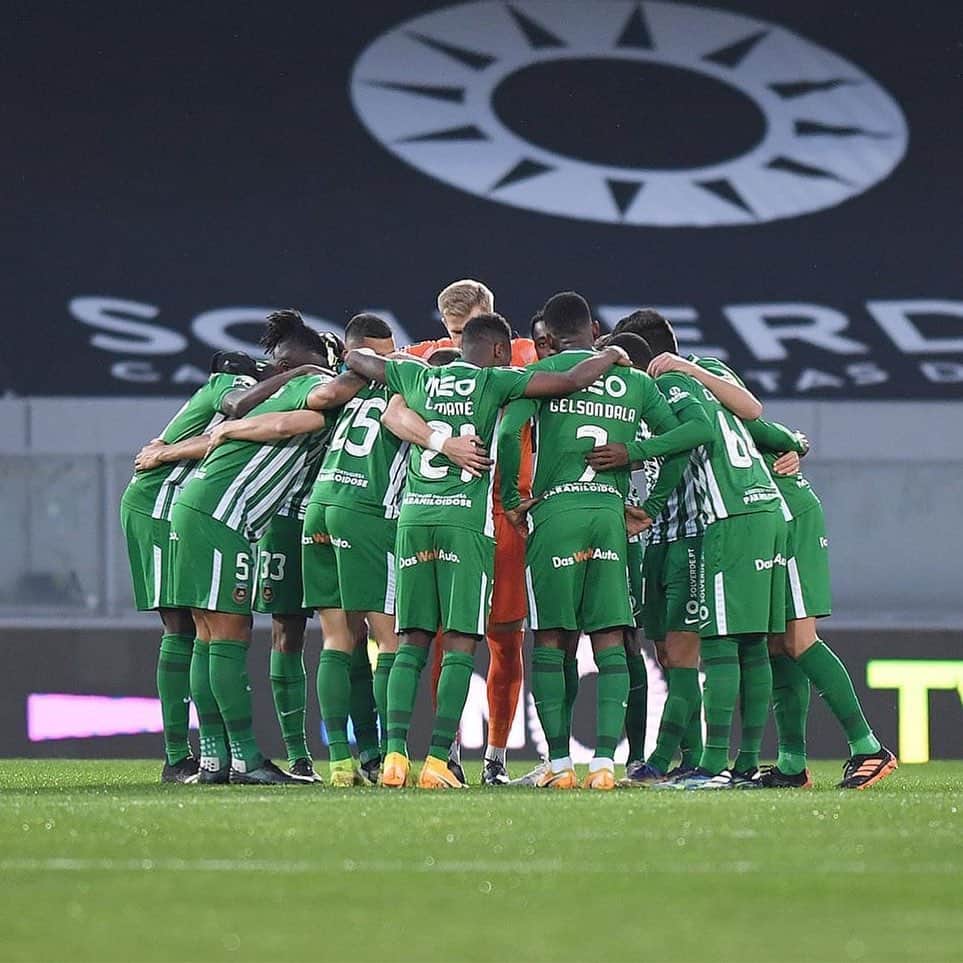 イヴォ・ピントのインスタグラム：「+3 💪🏼💪🏼 Mais unidos que nunca 💚🤍」
