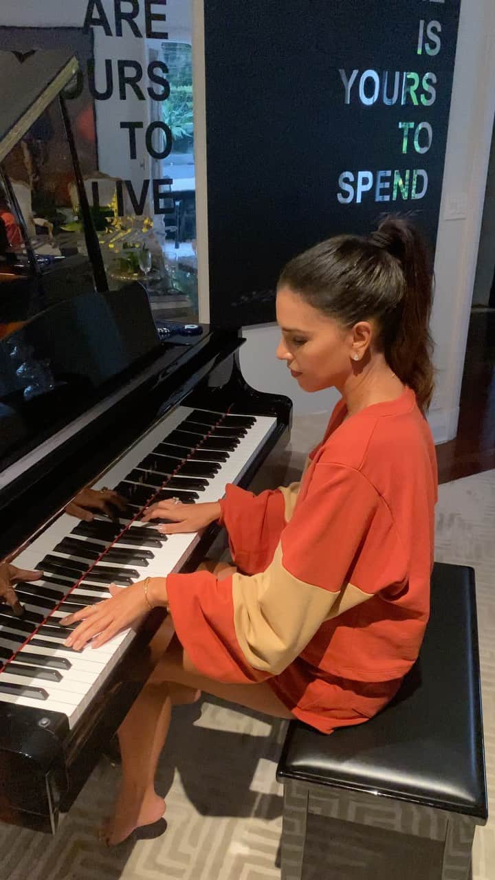 Mariana Riosのインスタグラム：「“Nosso amor não tem preço nem idade. Nem prazo de validade” Me beija que eu já tô com saudade.」