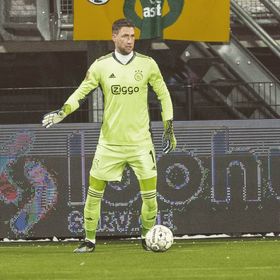 のインスタグラム：「+3 and a clean sheet. Well done ❌❌❌」