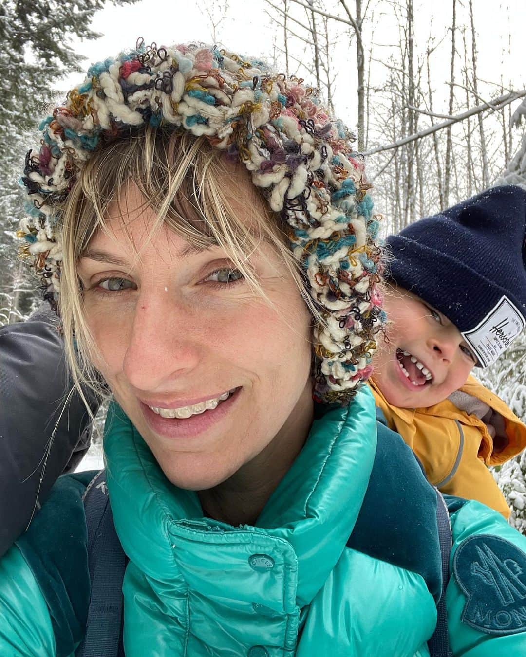ミッキー・サムナーのインスタグラム：「🇨🇦 ❤️ ⛄️ (& thanks @invisalign)」