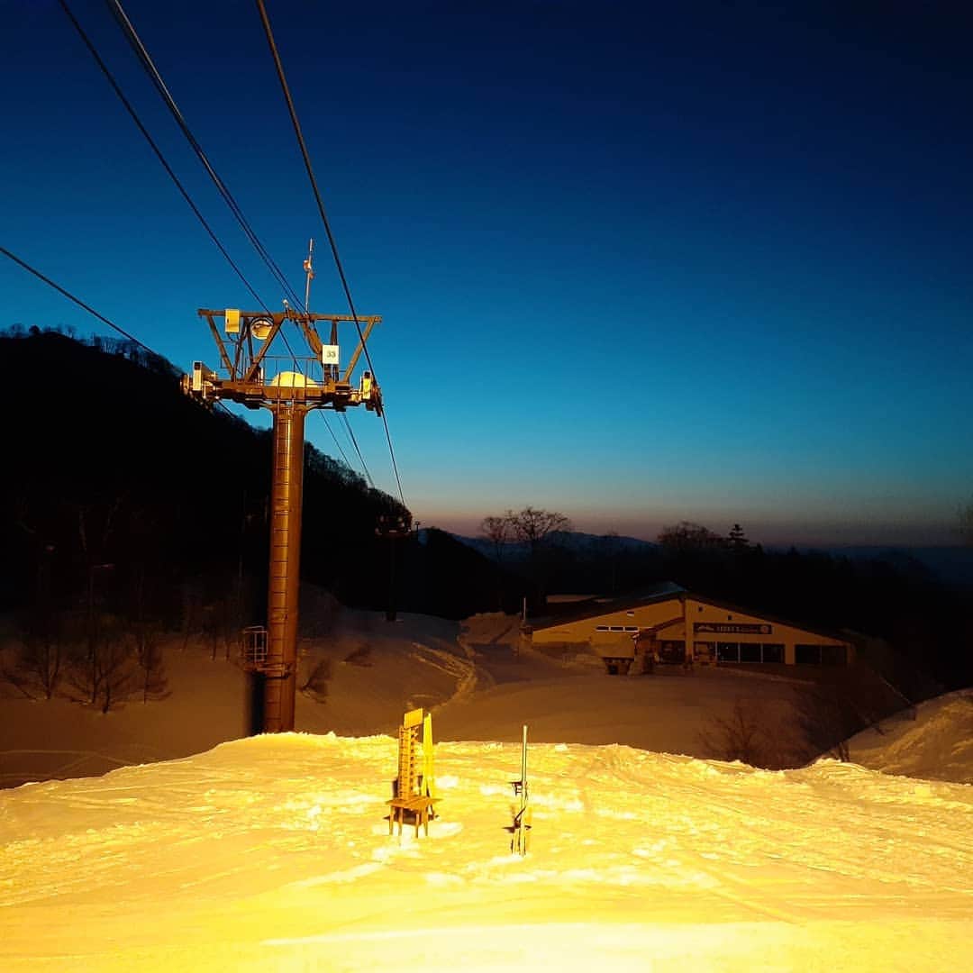 栂池高原スキー場さんのインスタグラム写真 - (栂池高原スキー場Instagram)「おはようございます！ 栂池高原スキー場、朝イチ情報です。  天候  晴れ 気温  1℃ 積雪  276㎝ 風速  0m/s  視界も良く雪がしまっているので気持ちが良さそうです‼️  栂池の天候はこちら↓ https://weathernews.jp/s/ski/spot/34808/  #栂池高原 #栂池 #スキー #スノボー #tsugaike #hakubavalley」2月14日 6時56分 - tsugaike_kogen
