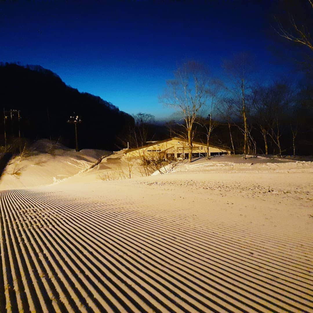 栂池高原スキー場さんのインスタグラム写真 - (栂池高原スキー場Instagram)「おはようございます！ 栂池高原スキー場、朝イチ情報です。  天候  晴れ 気温  1℃ 積雪  276㎝ 風速  0m/s  視界も良く雪がしまっているので気持ちが良さそうです‼️  栂池の天候はこちら↓ https://weathernews.jp/s/ski/spot/34808/  #栂池高原 #栂池 #スキー #スノボー #tsugaike #hakubavalley」2月14日 6時56分 - tsugaike_kogen