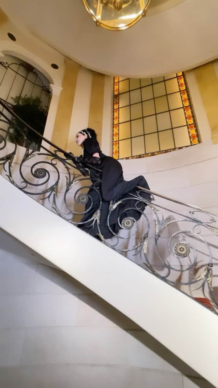 アリス+オリビアのインスタグラム：「Never refuse a dare!! #nyfw 😂🥰 XOXO Stace」