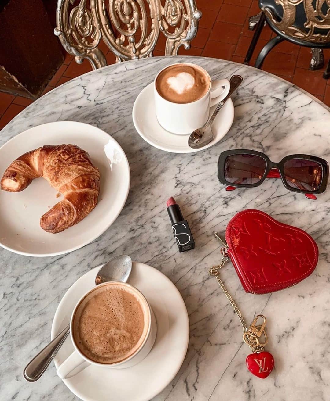 ドリームガールのインスタグラム：「This is giving us major Galentine's Day vibes! Grab your girls and tell them how much you love them and treat them to some Dreamgirl lingerie 😍⁠ 📷: @elisabeth.buu」