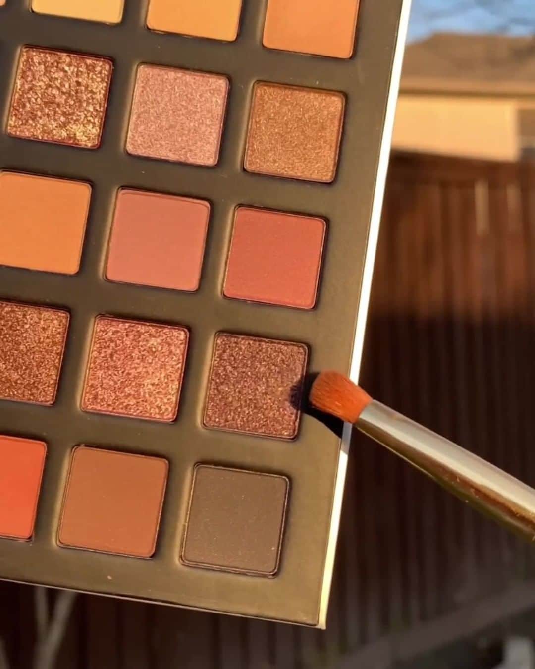 LORACのインスタグラム：「Natural flow 💁‍♀️ in PRO Palette Artist Edition MERAKI + PRO Liquid Eyeliner in ESPRESSO + PRO+Fiber Mascara - available on ULTA.com & LORAC.com - link in bio   🎥: @taylorstammen  #LORAC #LORACCosmetics @ultabeauty」