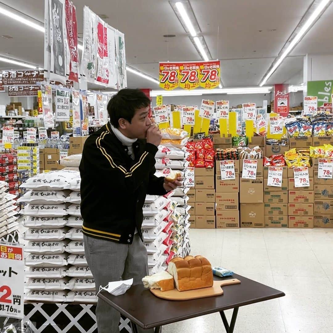 中山秀征さんのインスタグラム写真 - (中山秀征Instagram)「おはようございます☀ このあと7:30~シューイチ☝️始まります！ 今週の「中山のイチバン」は 商品の安さと品質に定評のある業務スーパーです！ 安さの裏側に迫りました。是非ご覧下さい😊  #シューイチ #日本テレビ #業務スーパー #スーパー #中山秀征」2月14日 7時01分 - hidechan0731
