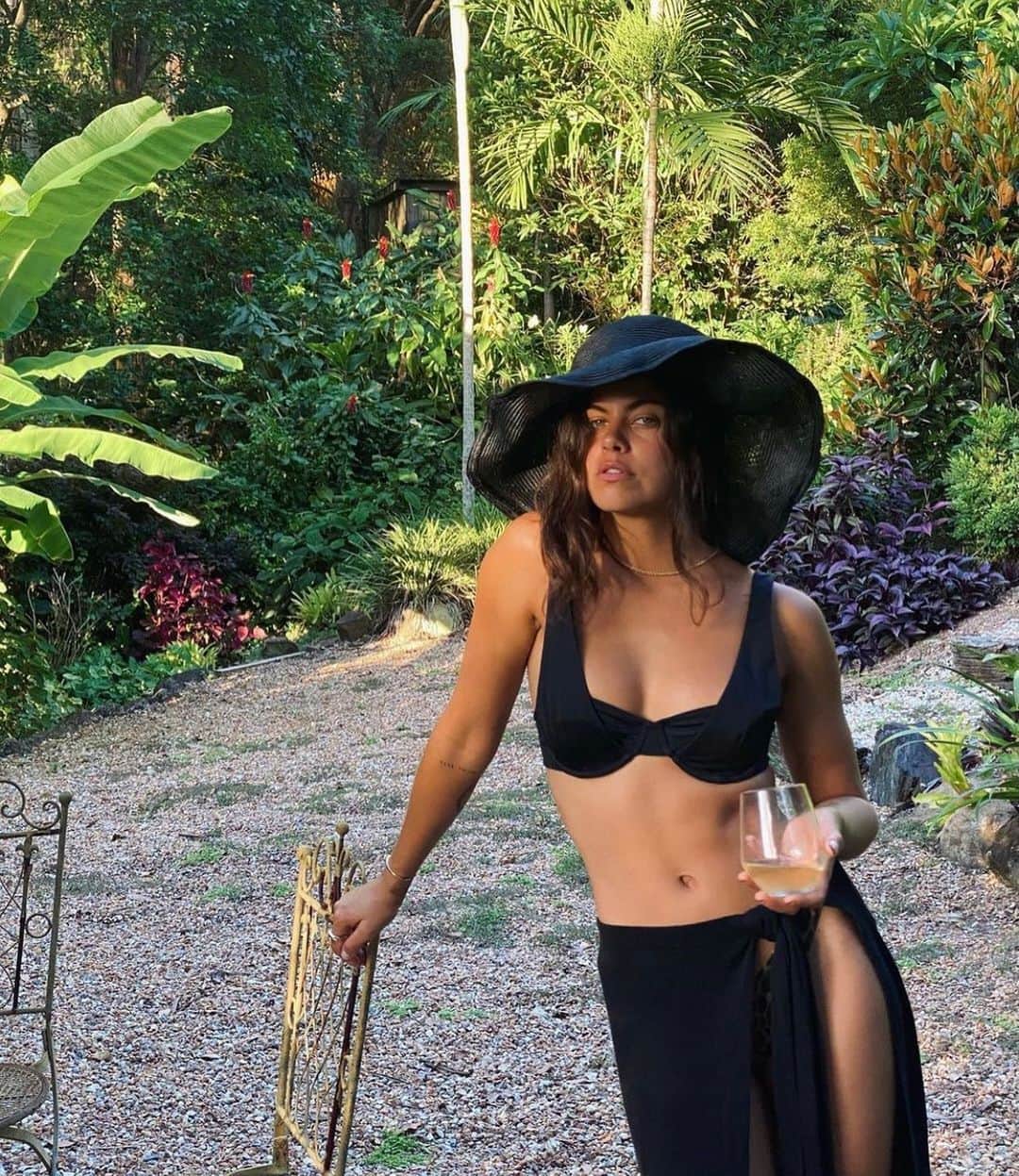 ベック&ブリッジのインスタグラム：「Show some leg in our wild side skirt seen on @mimielashiry online + in stores #becandbridge」
