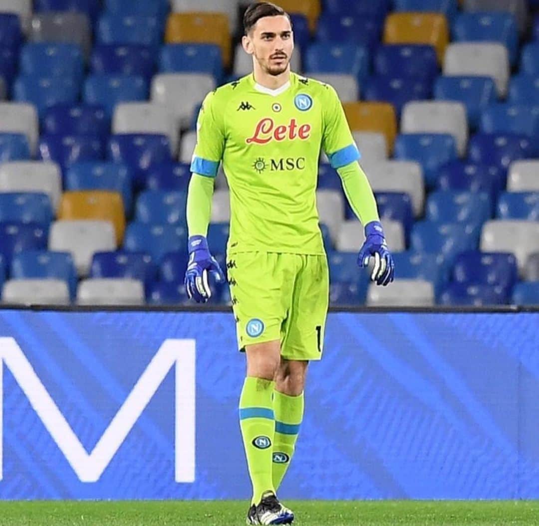 アレックス・メレットのインスタグラム：「Determinazione, attenzione e sacrificio! Tre punti importanti 💙💪🏼」