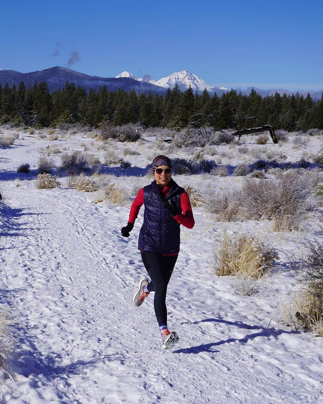 サッカニーさんのインスタグラム写真 - (サッカニーInstagram)「Snow running is better than no running!⁣⁣⁣ ⁣⁣⁣ At least that's what @elysekopecky tells us. 😜⁣⁣⁣  ⁣⁣⁣ What's her secret recipe? Kicking off her morning with some miles -- but not putting too much pressure on herself to run a certain mileage or pace. ⁣⁣⁣ ⁣⁣⁣ What's your trick for getting out there when the weather can feel oh-so frightful?⁣⁣⁣ ⁣⁣⁣ #RunForGood」2月14日 7時11分 - saucony