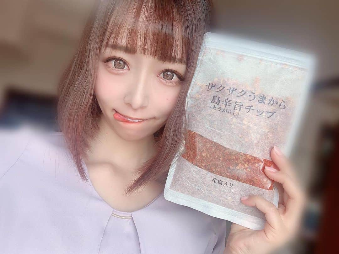 華月咲（さーちゃん）さんのインスタグラム写真 - (華月咲（さーちゃん）Instagram)「0214 おはさーちゃん\( ･ᴗ･ ) 今朝はザクザクうまから島辛旨チップ をご紹介！ん〜名前からしてうま🤤💓 ＊ 春キャベツと鰤のペペロンチーノの 上にパラっとふりかけるだけで 味も見た目も格段にレベルアップ！！！ 花椒入りだから香りもかなり本格的に✨ これはめちゃくちゃ便利だわ٩(๑´0`๑)۶ ＊ 他にもマヨと合わせてディップソースや オリーブオイルと合わせてサラダの ドレッシングとか可能性は無限大！神！ 自炊が楽しくなる〜出会えて良かった🥰 次はげきからの方も試してみたいなぁ🔥 ＊ さて、今日も良きいちにちを(๑´ڡ`๑)💕 ・ ・ #fashion #ootd #makeup #kawaii #instafashion #outfit #me #follow #followme #instagood #華月咲 #さーちゃん #美容女子 #自撮り女子 #島辛旨チップ #ザクザクげきから島辛旨チップ #ザクザクうまから島辛旨チップ #島辛旨 #スパイスチップ #沖縄土産 #激辛 #島とうがらし #pr #トリドリベース」2月14日 7時20分 - sachan_0109