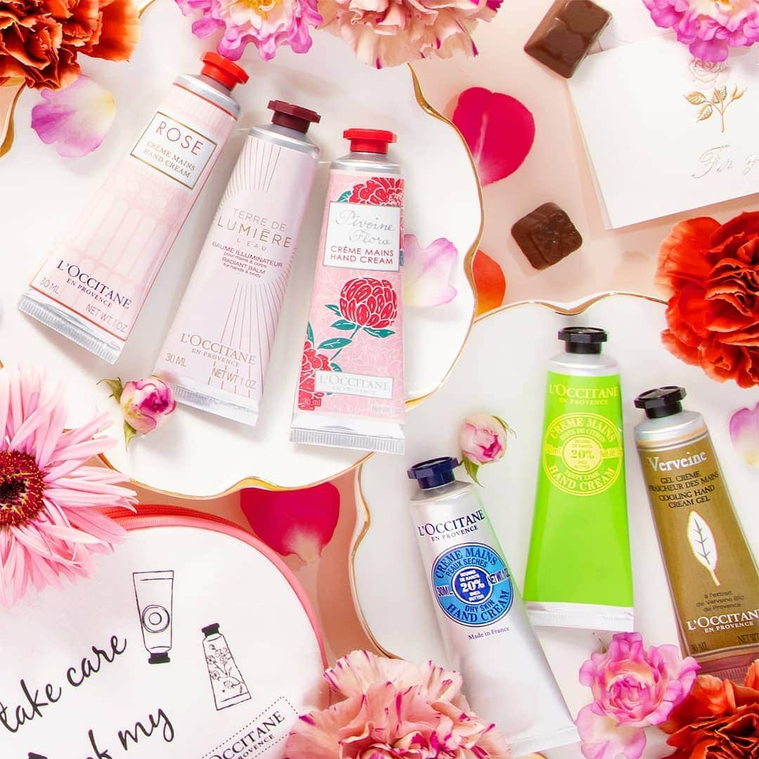 L'OCCITANE en Provenceさんのインスタグラム写真 - (L'OCCITANE en ProvenceInstagram)「＼Happy Valentine's Day🍫♡／公式通販限定ハンドクリームセレクションで、感謝の気持ちを届けよう🎁﻿ ﻿ 冬の乾燥に毎日の手洗いと、﻿ なにかと負担が積もる手肌。﻿ ﻿ こんな時期だからこそ、﻿ うるおいと香りで手肌をやさしく包む﻿ ロクシタンのハンドクリームは、﻿ バレンタインギフトにもぴったりです✨﻿ ﻿ 実は公式通販にはオンラインでしか買えない﻿ 限定・数量限定アイテムもたくさん！🎁﻿ ﻿ ポーチとハンドクリーム3本がセットになった﻿ 「ハンドクリームセレクション」を紹介します💓﻿ ﻿ ﻿ ＼アイテム詳細はこちら🍫／﻿ ﻿ 🌹スウィート ハンドクリームセレクション﻿ ﻿ かわいらしいデザインのポーチと、﻿ 華やかな香りのハンドクリーム3本セット✨﻿ ﻿ ・ローズ（上段左）﻿ ・テール ド ルミエール（上段中央）﻿ ・ピオニー（上段右）﻿ ﻿ 手肌を優美な花の香りで包み込み、﻿ 花びらのようにふんわりなめらかな手肌に。﻿ ﻿ 自分へのご褒美や家族、友人にも💐﻿ ﻿ ﻿ 🌿リフレッシュ ハンドクリームセレクション﻿ ﻿ ロクシタンカラー×テラッツォ柄が﻿ おしゃれなポーチとユニセックスな香りの﻿ ハンドクリーム3本セット🎁﻿ ﻿ ・シア（下段左）﻿ ・ヴァーベナ（下段中央）﻿ ・シア ゼスティライム （下段右）﻿ ﻿ リフレッシュにも、保湿にも大活躍！﻿ 手肌がうるおうしっとりシア(*)と﻿ 爽やかなシトラスフレーバー🍋﻿ ﻿ 彼や家族とシェアしても楽しい﻿ ユニセックスで使えるセットです！﻿ ﻿ ﻿ ハンドクリームセレクションが気になる人は﻿ 「🍫」の絵文字でコメントしてね😊﻿ ﻿ 気になるハンドクリームの香りを﻿ 一緒に教えていただけると嬉しいです✨﻿ ﻿ 【👆】製品タップで詳細をチェック！﻿ ﻿ ﻿ (*)シア脂（保湿成分）﻿ ﻿ #ロクシタン #loccitane #バレンタイン #バレンタイン2021 #バレンタインデー #バレンタインギフト #彼女へのプレゼント #彼氏へのプレゼント #自分へのご褒美 #乾燥肌対策 #ハンドクリーム #ロクシタンハンドクリーム #ハンドケア #手荒れ対策 #遠距離恋愛カップル #男性へのプレゼント #女性へのプレゼント #ソーシャルギフト #プレゼント選び #ハンドケア用品 #お花のある暮らし #手の乾燥 #バレンタインチョコ #指先美人 #デスクワークのお供 #持ち歩きコスメ #バレンタイン限定 #限定コスメ #通販限定 #ユニセックスコスメ」2月14日 7時27分 - loccitane_jp