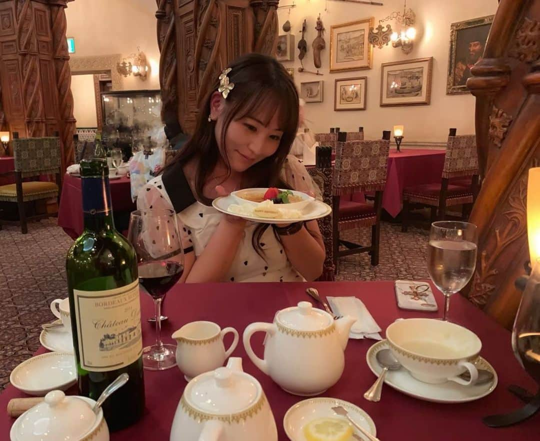 浜田由梨のインスタグラム：「いつかの誕生日❤友だちがご馳走してくれました〜🍷  #ディズニーシー #disney #disneygram #disneysea #マゼランズ #magellan #bd #birthday #birthdaygirl #wain #🍷 #dinner #instagood #girl #japanesegirl #dayoff #おめかしコーデ」