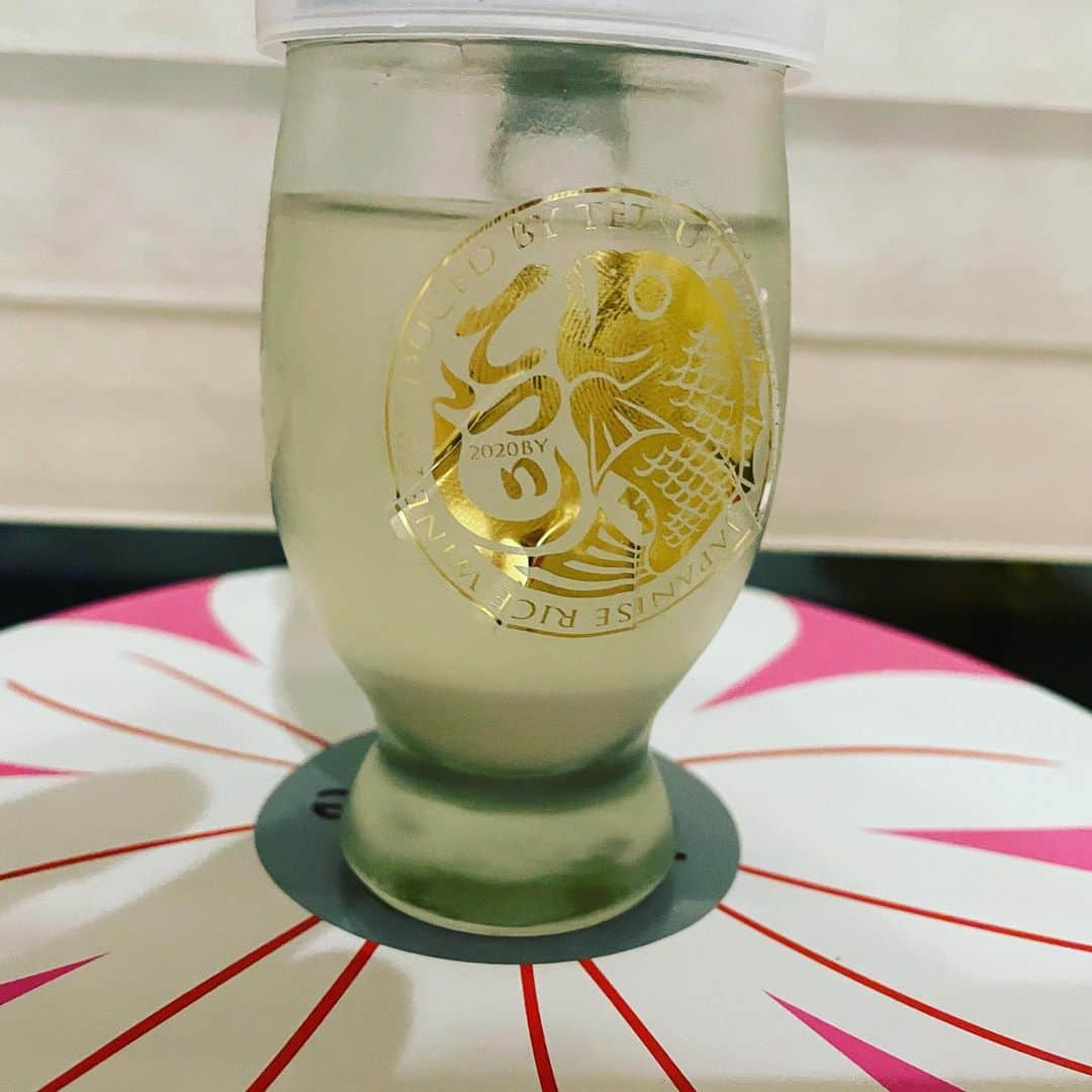 宮田麺児のインスタグラム：「袋つりから　そのままくみとった　出来立ての米から作った日本酒　醪がおりて　上澄み頂く。  めちゃくちゃ美味い。贔屓ではなく　美味い。  #日本酒 #山田錦 #6号酵母 #与謝娘酒造 #ワンカップ #美味い」