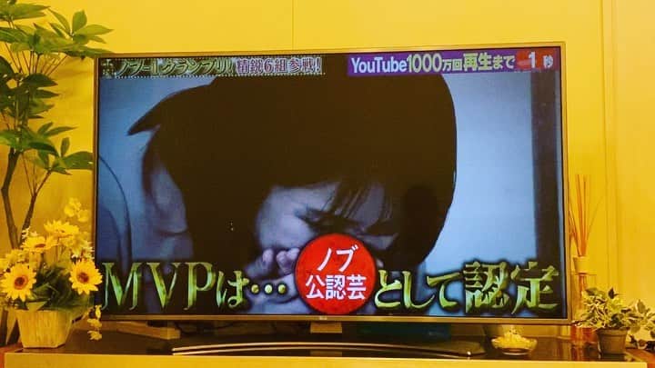 のインスタグラム：「アーティストBARに遊びにきてくださったり一緒にお肉食べたりカラオケいっぱいしたマリアセレンさんがテレビに出てたー📺 嬉しいなぁ❤️ 男性声女性声の切替が本当に神😍✨ #ノブナカなんなん  #マリアセレン #マイクいらず」