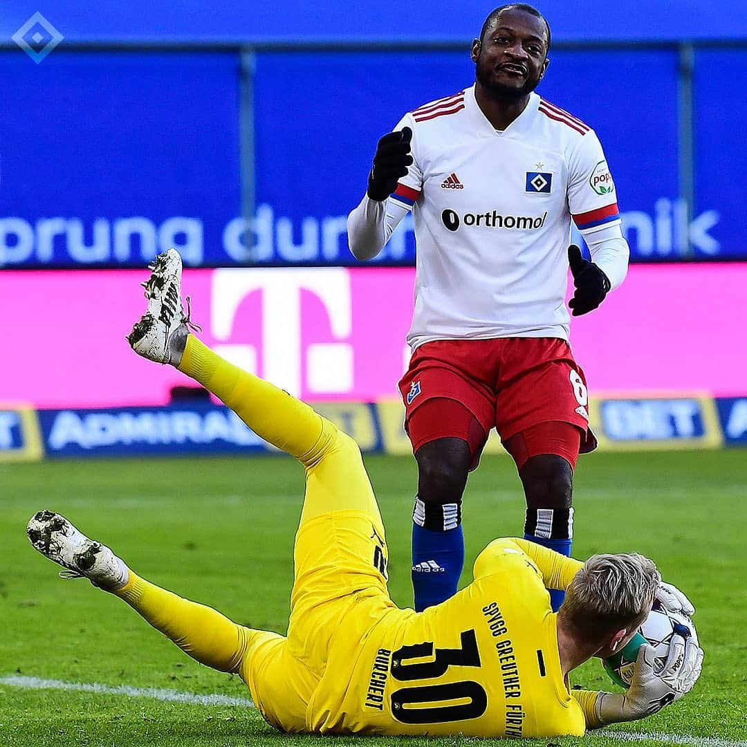 ハンブルガーSVさんのインスタグラム写真 - (ハンブルガーSVInstagram)「Abpfiff im Volksparkstadion 🏟🔷🔚  Wir präsentieren uns im zweiten Durchgang in Überzahl agierend (57./Ernst) richtig gut, können aber keinen regulären Treffer erzielen. #Kinsombi hatte in der 76. Minuten die im Nachgang aberkannte Führung erzielt 🔷🆚☘️ Damit nehmen wir im Topspiel einen Punkt mit ⚖️  #nurderHSV #HSVSGF #Bundesliga2 📸 @witters_sportfotografie」2月13日 22時54分 - hsv