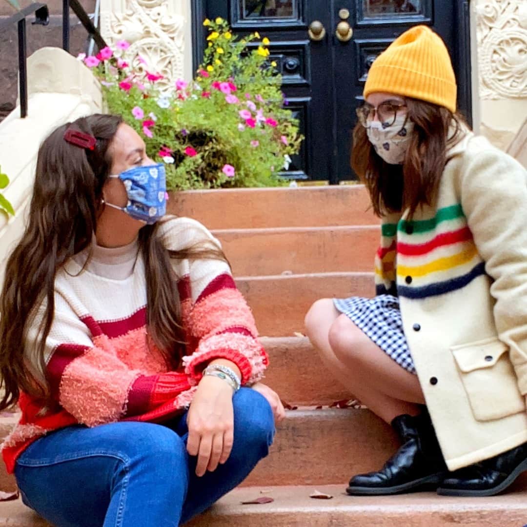 のインスタグラム：「Grab your gals (and a mask)and let's celebrate #GalentinesDay ! Tag a gal pal you love below 💕❤️💘💖」