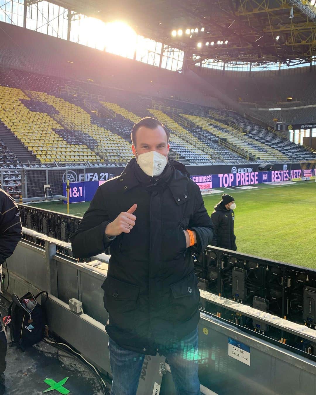 ケヴィン・グロスクロイツのインスタグラム：「Grüße 💪🏻 #vermisseeuch」