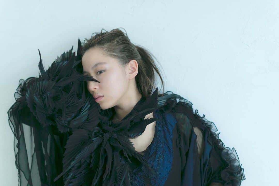 ARAKI SHIROのインスタグラム：「good night. . . . ph @ume_enity  md @hiyori1802  hm @yanase.alicia.miki  costume/me . . . . #ARAKISHIRO#costume#portraitphotography#photoshooting#fashionphotography#contemporaryart#福岡#衣装デザイン#ポートレート#アラキシロウ」